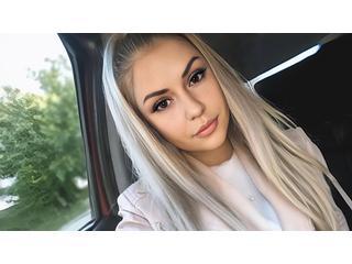 Klikkelj es beszélgess a modellel Crystaly